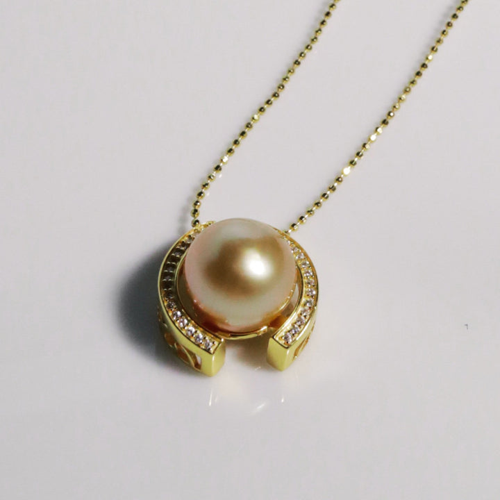 13.5mm round gold South Sea pearl with excellent lustre and smooth surface