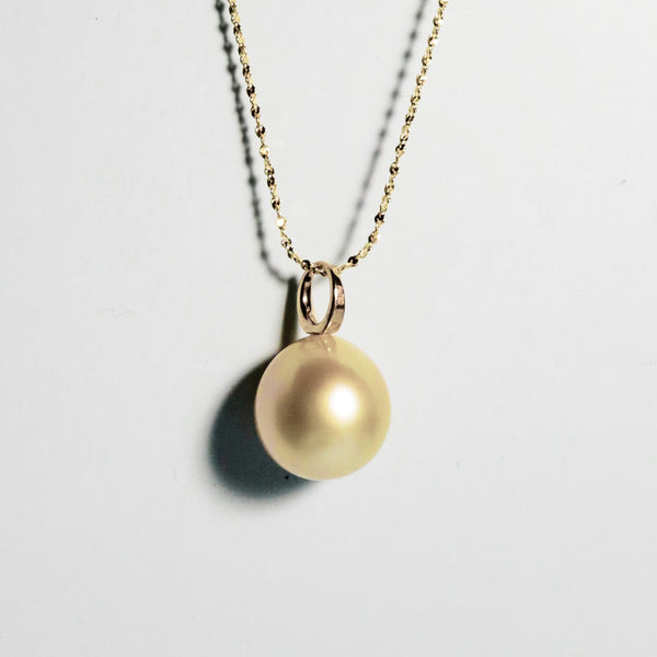 Golden Poise pendant featuring an 11.4mm near-round gold South Sea pearl set in 18k yellow gold