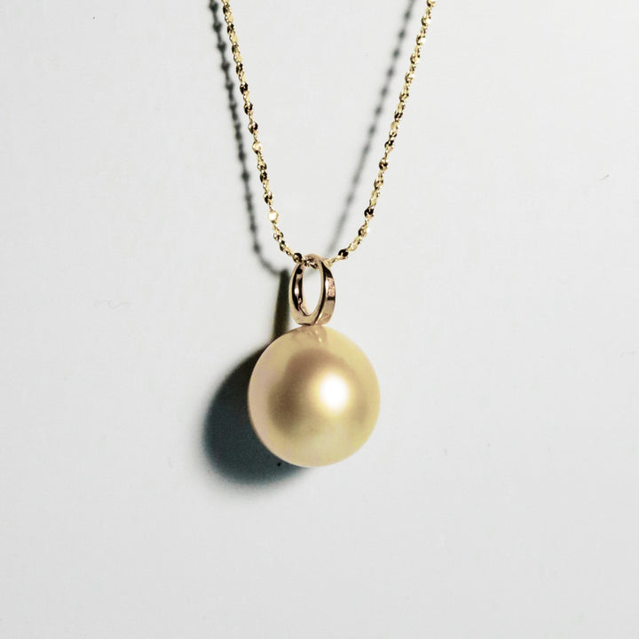 Golden Poise pendant featuring an 11.4mm near-round gold South Sea pearl set in 18k yellow gold