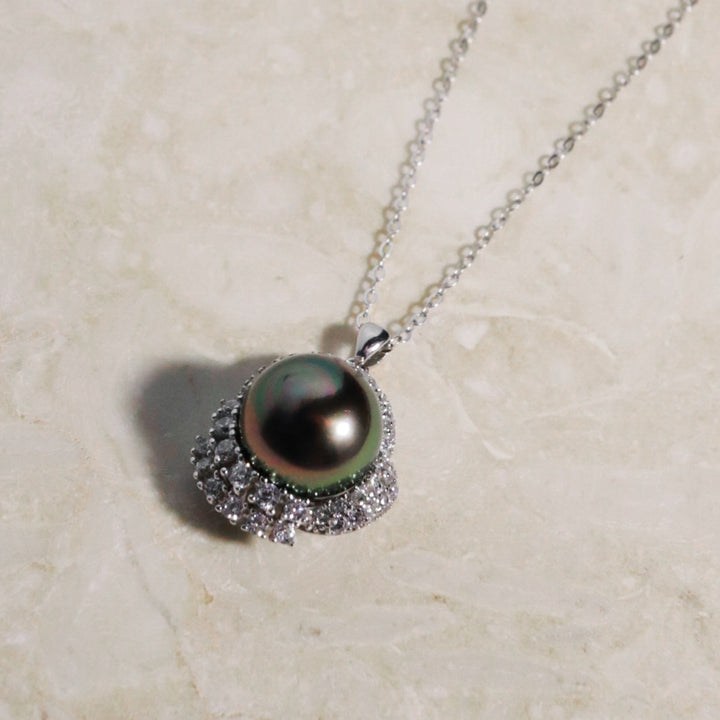 Elegant black pearl pendant worn as a modern jewellery trend, GRACE SELECTED Adelaide