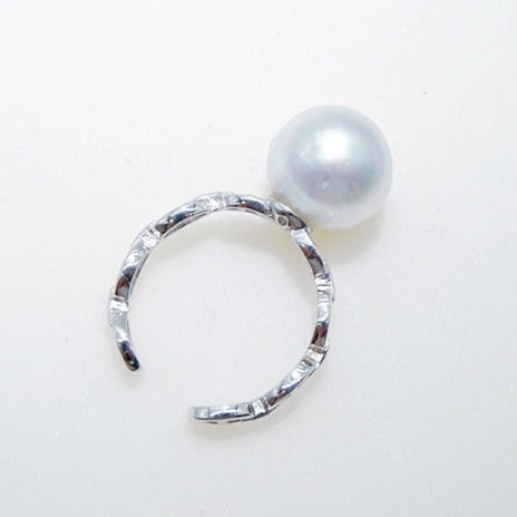 googleads_southseawhitebaroquepearlring_graceselected