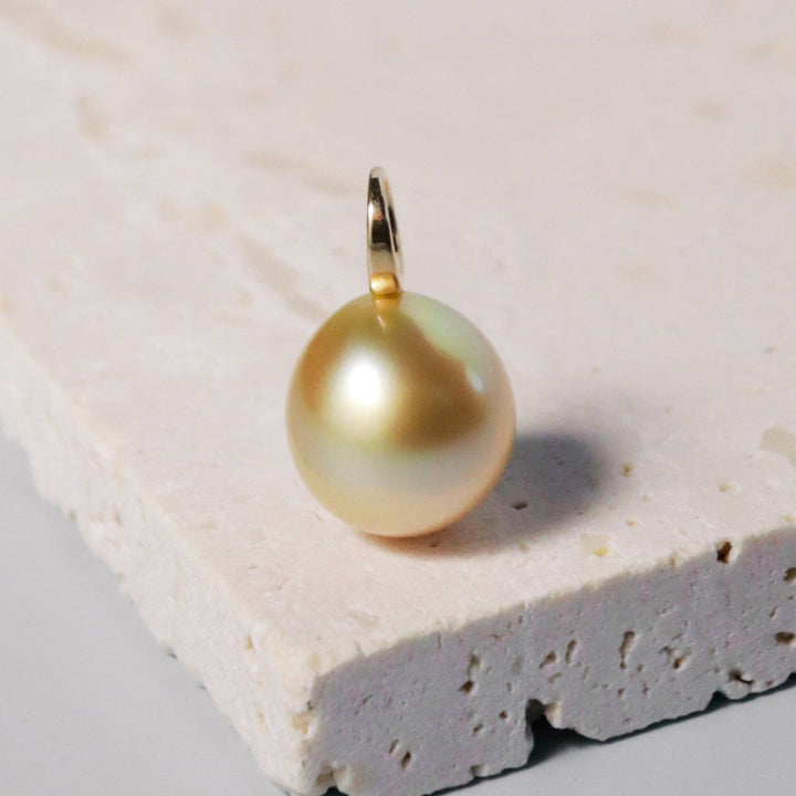 Elegant South Sea pearl necklace in 18k gold worn as fine jewellery from GRACE SELECTED, Adelaide