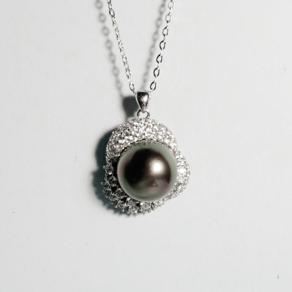 GRACE SELECTED gift box with authentic Tahitian pearl pendant, perfect for gifting