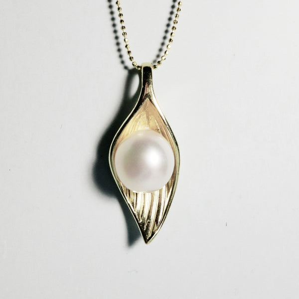Front view of Whispering Leaf pendant with white South Sea pearl and gold-plated leaf design